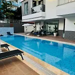 In In The Center By The Sea * Alanya