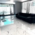 Apartament In In The Center By The Sea
