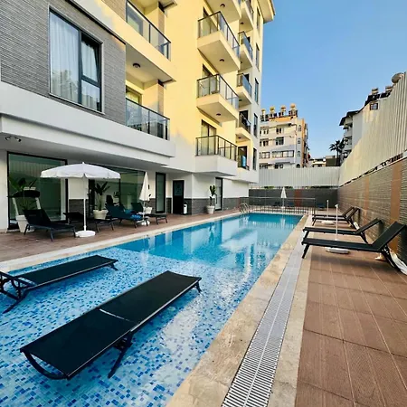 In In The Center By The Sea Alanya