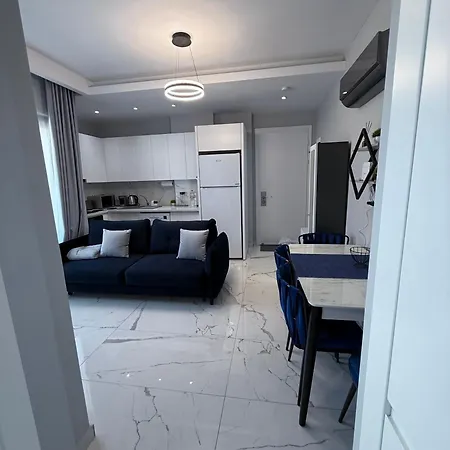 In In The Center By The Sea * Alanya