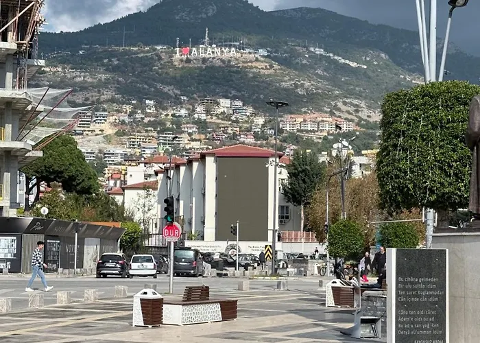 In In The Center By The Sea Daire Alanya